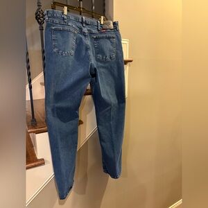 Wrangler 5* relaxed fit. 38x32